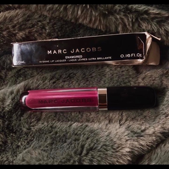 ✨MARC JACOBS ENAMOURED LIP GLOSS IN BOOM ✨